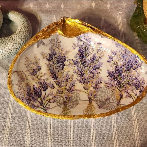 DECOUPAGE CLAM SHELL LAVENDER CLAM TRINKET DISH - Picture 4 of 9